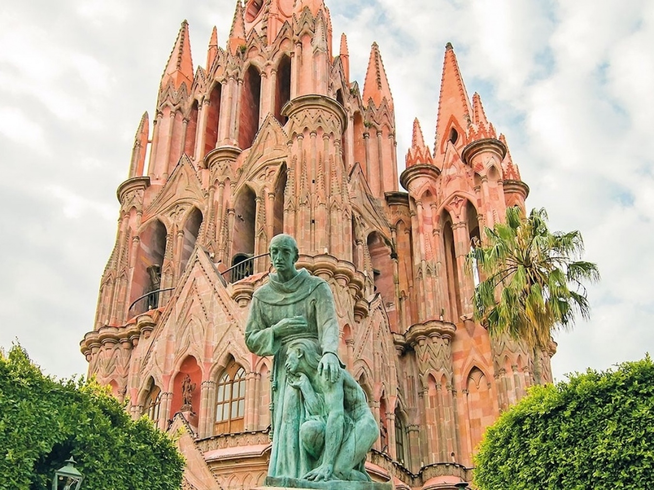 ユネスコの世界遺産に登録されているグアナファト州のサン・ミゲル・デ・アジェンデ。コロニアル様式の歴史的建造物が連なるこの街は、世界中からアーティストが集まるアートタウンとしても知られています。優勝者にはこの街でのゲストシフトという特典が！