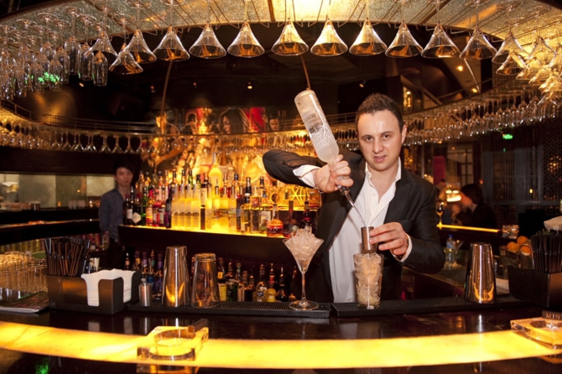 いま、世界中が注目する
上海バーシーンの最前線へ。＜前編＞