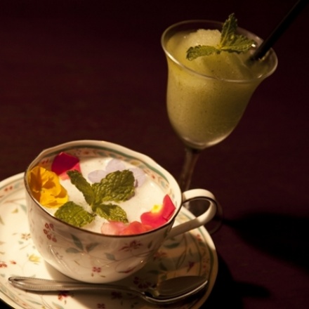 フローズン・モヒート・ウィズ・フラワー・エスプーマ