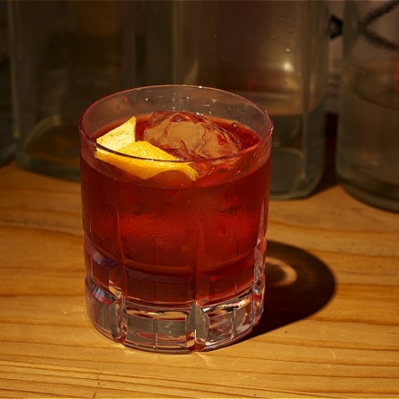 漢方茶のノンアルコールネグローニ