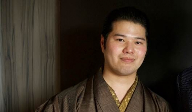 ヤシオリ（写真中央）Yashiori